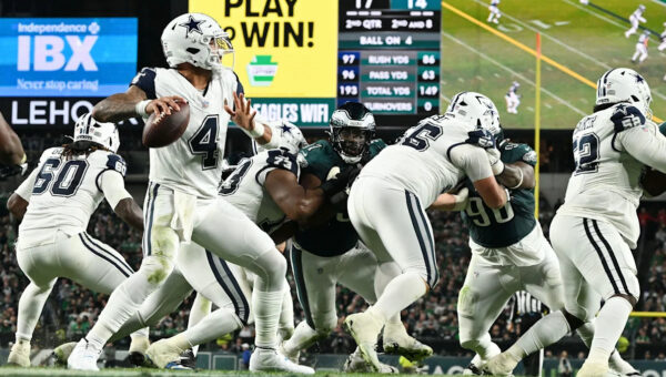 Dak Prescott throws for three scores in win over Eagles