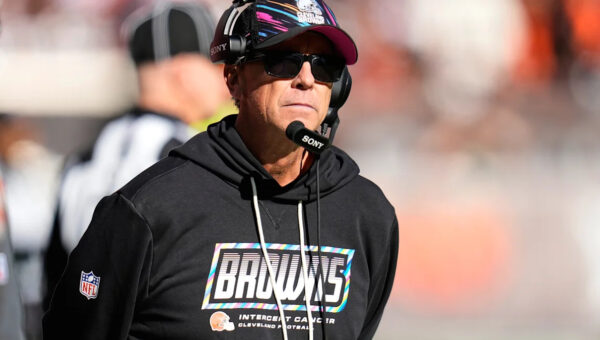Monken says Browns' offense could be 'smoother,' but his 4-2 team has come through late in games