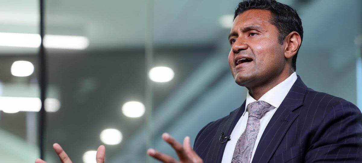 Palantir CTO says some AI researchers are taking up smoking because they expect AI to cure cancer