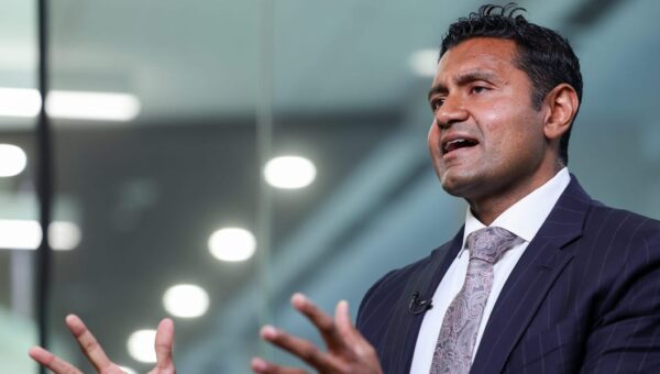 Palantir CTO says some AI researchers are taking up smoking because they expect AI to cure cancer