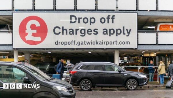 Drop-off charges at UK airports to be reviewed after sharp increase