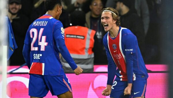 Godts stars as PSG beat Lyon to go top of Ligue 1