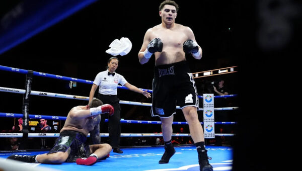Referee refuses boxer’s towel twice before knockout on Dubois v Wardley 2 undercard