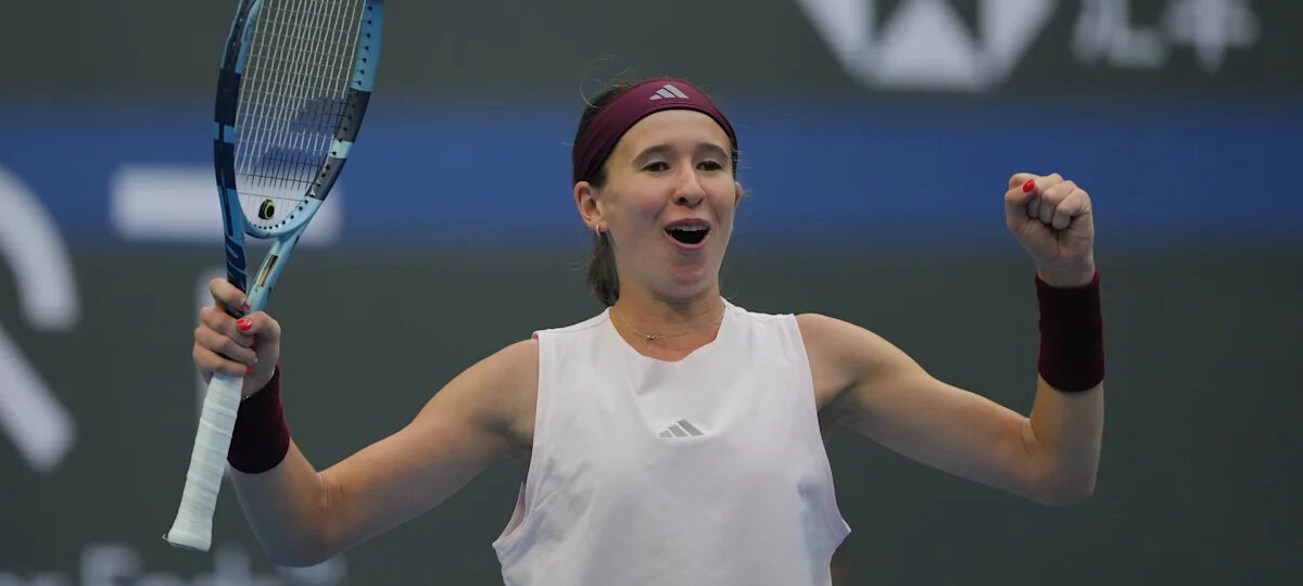 Bartunkova beats Muchova to reach China Open semifinals