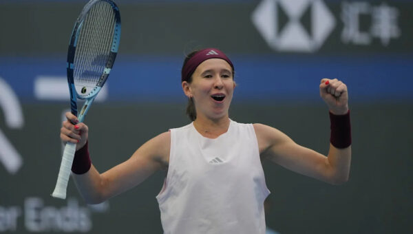 Bartunkova beats Muchova to reach China Open semifinals