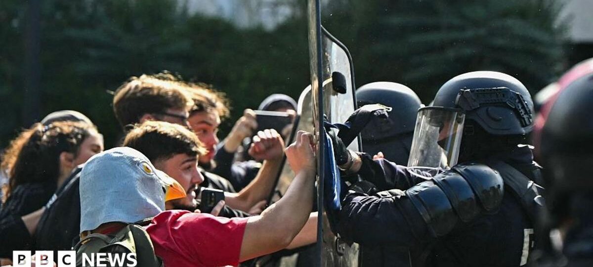 School protests send shivers down French government's spine
