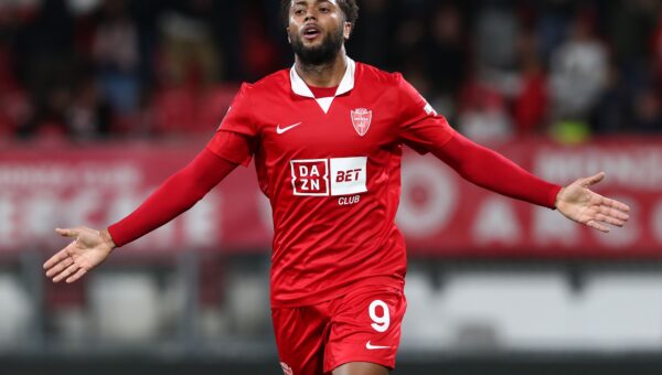 Milan, Gabriel battle! Mkhitaryan’s future, Napoli-Varela: morning news