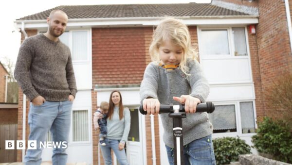 ‘Painful’ years ahead, think tanks warn, as living standards set to fall