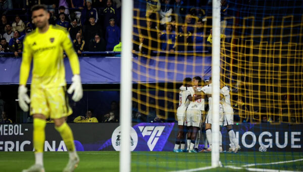 Vasco down to ten, but stand tall and take the lead over Boca