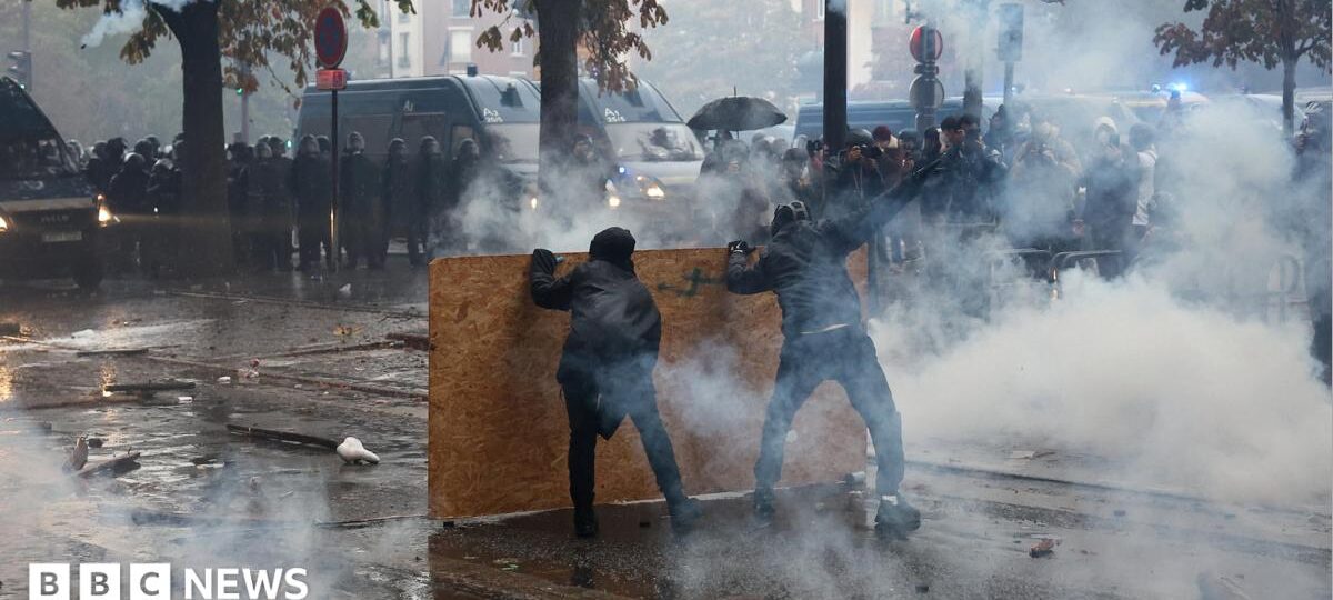 Almost 1,000 arrested as clashes follow another day of mass protests across France