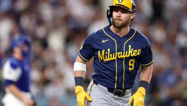 Wisconsin sports stars, Front Row Amy celebrate Brewers Game 3 win