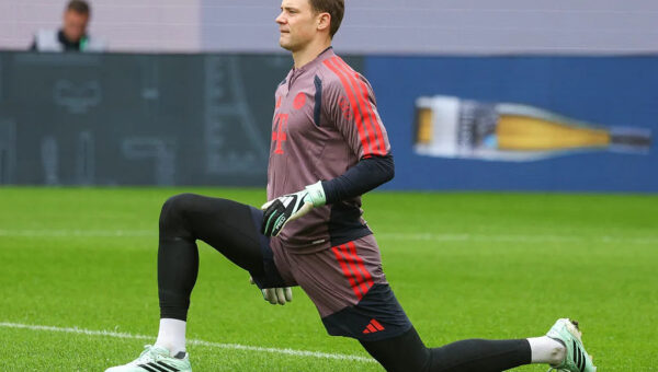 Neuer’s unbelievable howler after just 8 seconds