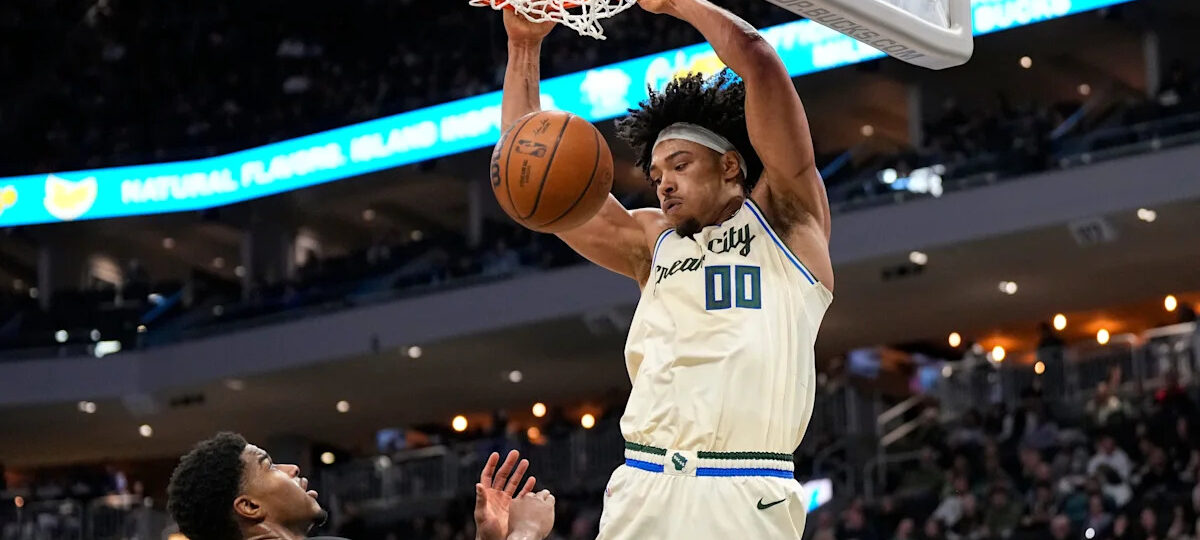 Insider: Lakers have had discussions with Bucks about Jericho Sims