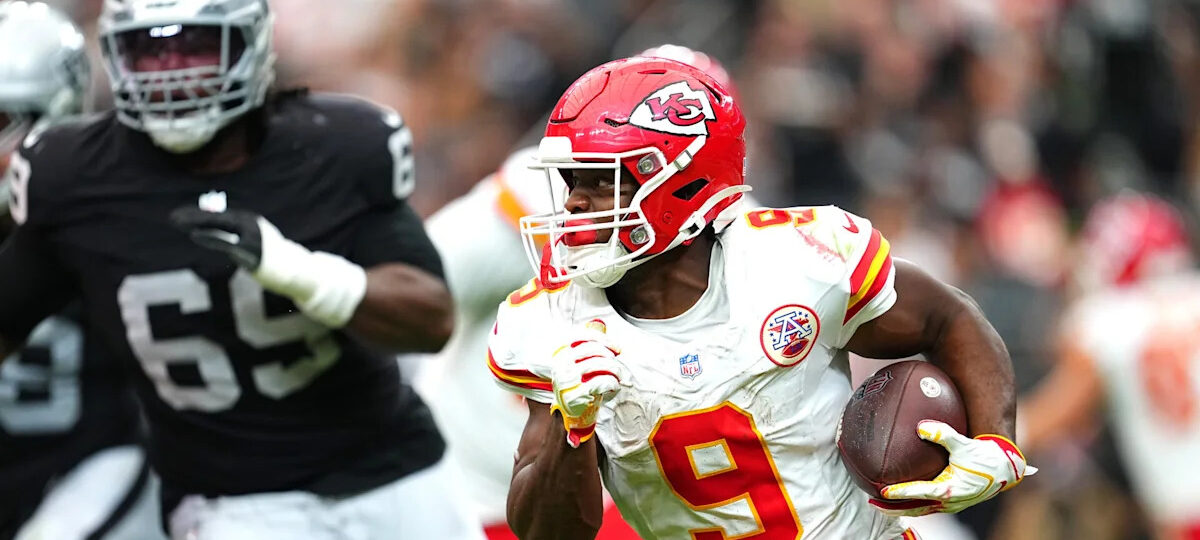 Kenneth Walker 76-yard run leads to TD, Chiefs lead 17-13