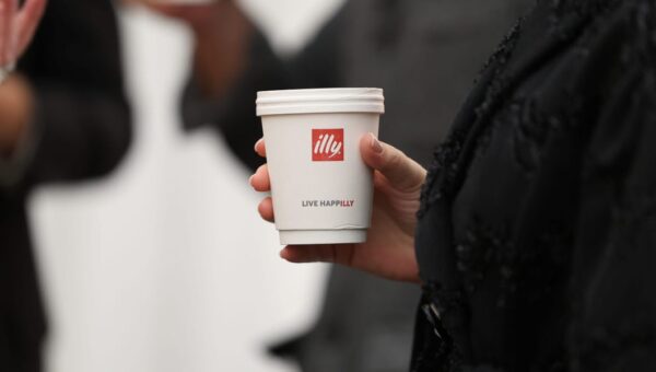 The latest sign we’re eating out less: Restaurants are buying fewer disposable cups and paper towels
