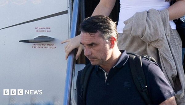 Flávio Bolsonaro lands in Miami after defeat in Brazil’s presidential election