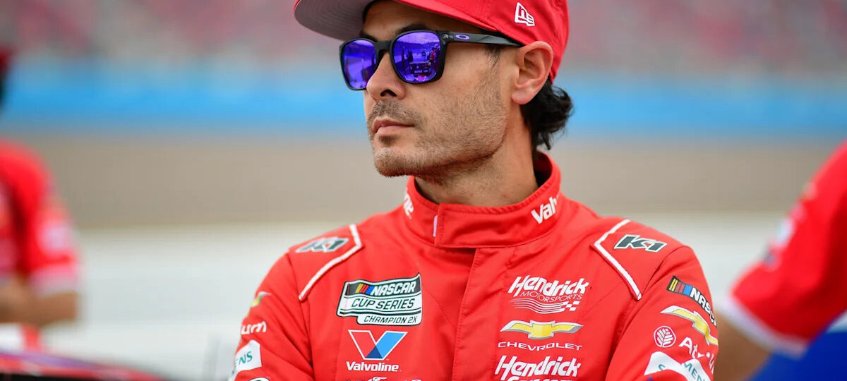 Kyle Larson’s Phoenix Nightmare Ends in Garage as Championship Lead Takes a Hit