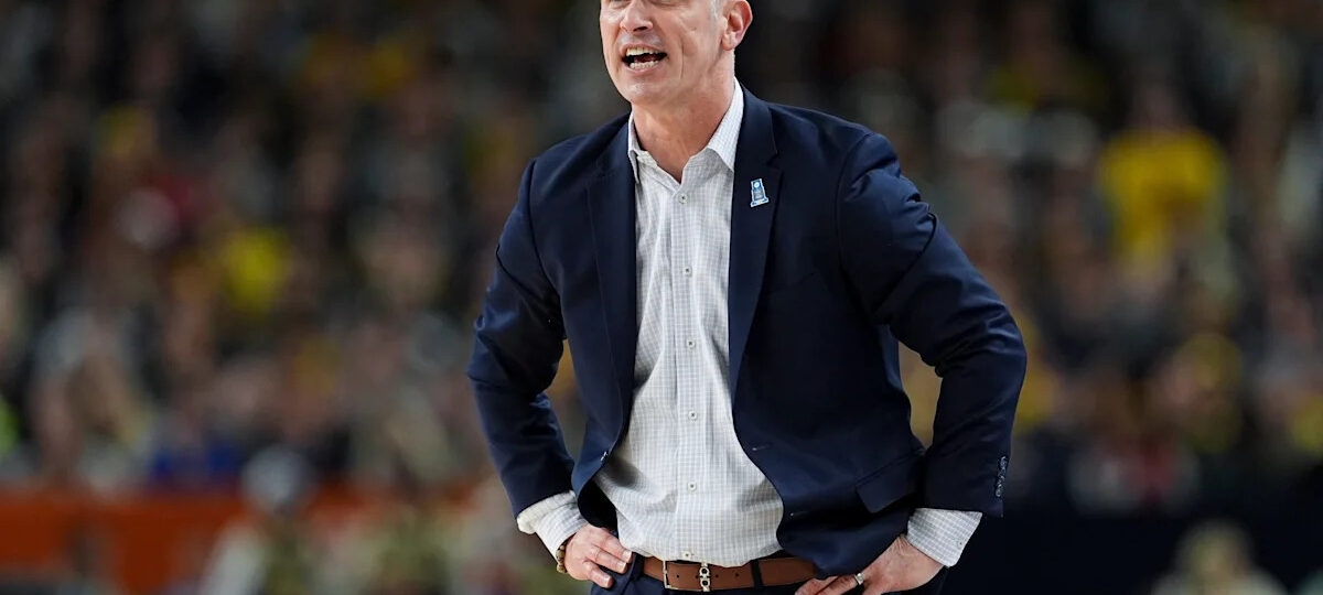 UConn coach Dan Hurley signs a 2-year extension that puts him under contract through 2032