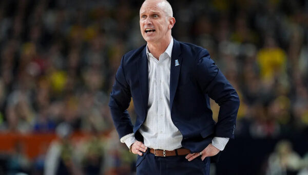 UConn coach Dan Hurley signs a 2-year extension that puts him under contract through 2032