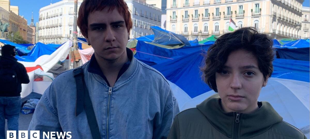Protesters blame 'vulture funds' for Spain's housing crisis