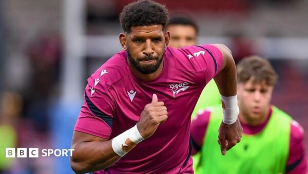 Former Sale Sharks lock Andrews dies at team hotel in La Rochelle