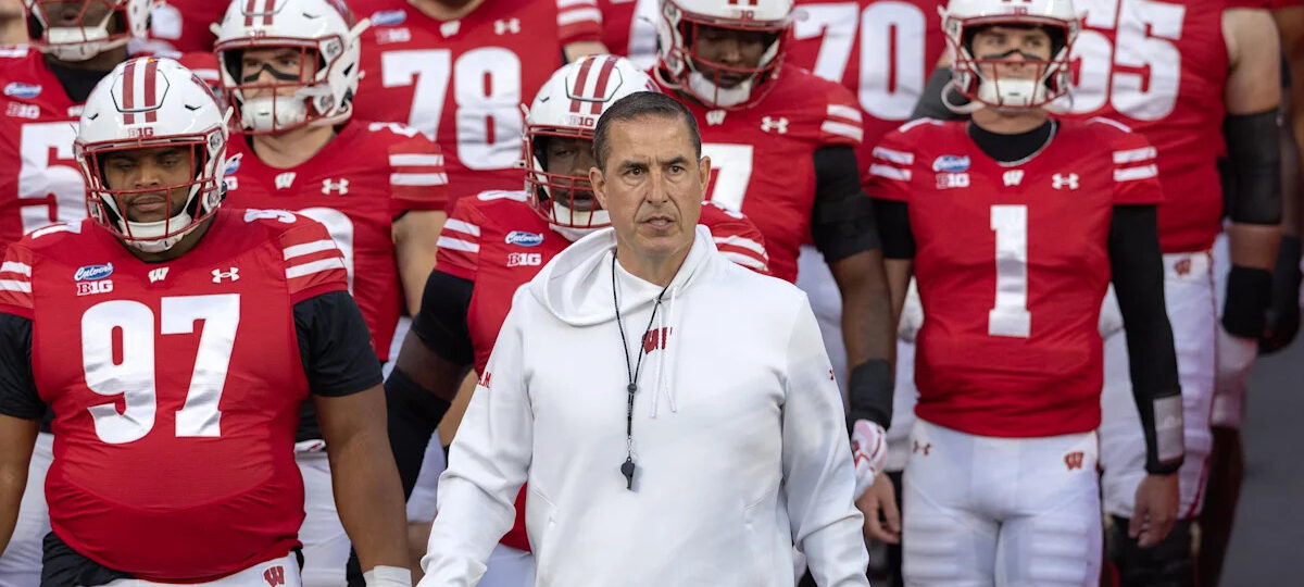 Wisconsin football remains outside top 25 in USA TODAY's 1-138 re-rank
