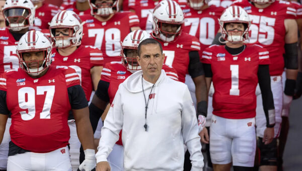 Wisconsin football remains outside top 25 in USA TODAY’s 1-138 re-rank