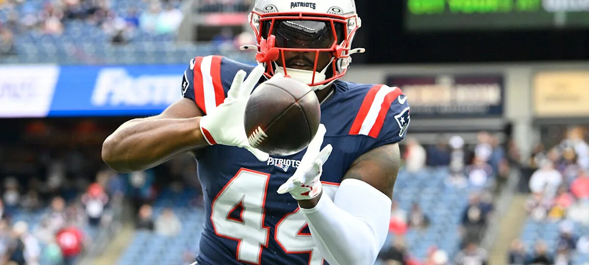 Patriots FB leaves game early with injury, questionable to return