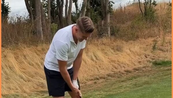 Watch: Ben White left in stitches after Viktor Gyokeres completely misses golf shot