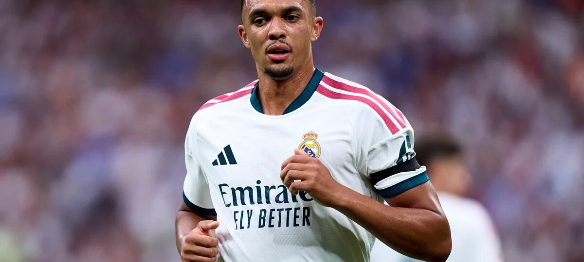 Liverpool tries to beat Arsenal to sign their former player