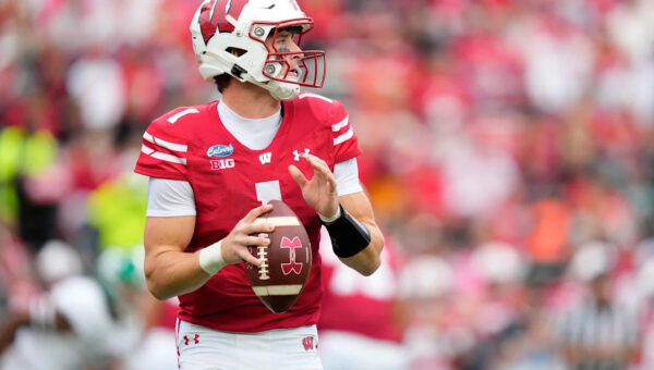 Badgers grades, snap counts on offense from Week 7 vs. UCLA: A lot of players struggled