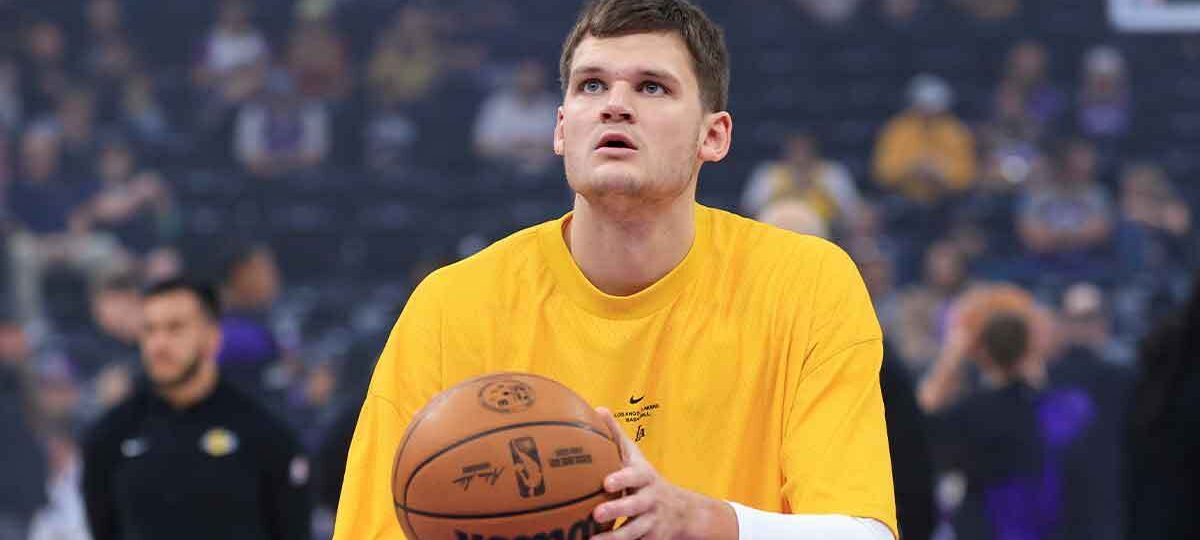 Lakers’ Walker Kessler showered with boos during intros in return to Utah