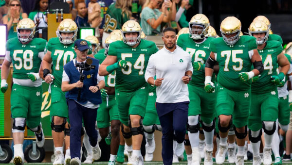 Did SI have Notre Dame No. 1 in CFP bracket for 4th straight week?