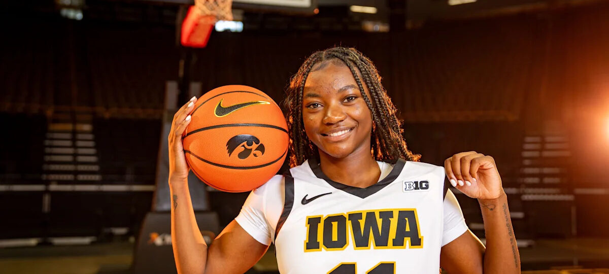 Iowa women's basketball earns No. 10 ranking in preseason AP Top 25 poll