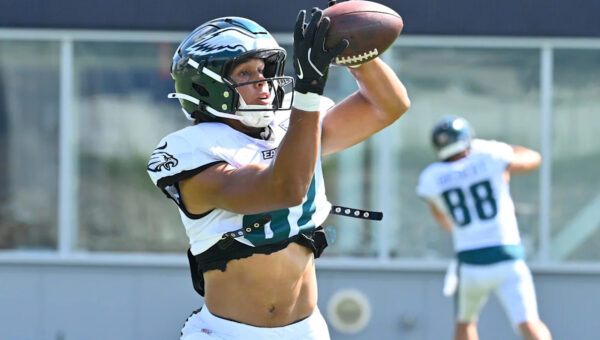 Is Eli Stowers playing Monday? Latest Eagles injury update