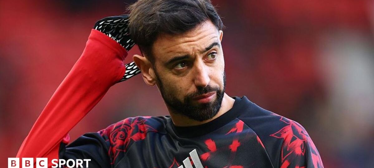 'Fully committed' Fernandes to remain Man Utd captain