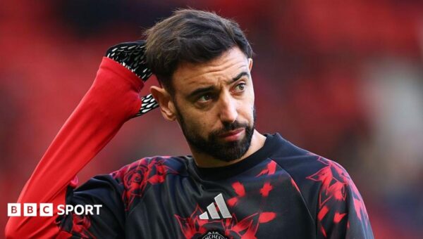 ‘Fully committed’ Fernandes to remain Man Utd captain