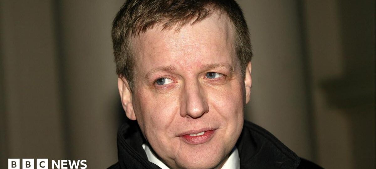 Notorious gangland enforcer Paul Ferris dies aged 62