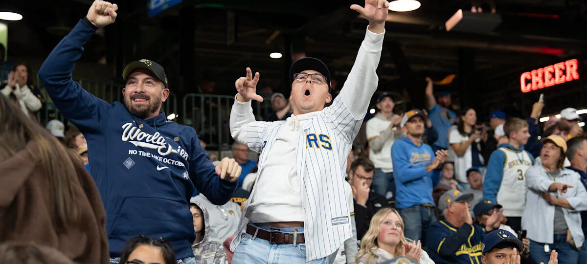 31,000 Milwaukee Brewers fans watch Game 4 from American Family Field