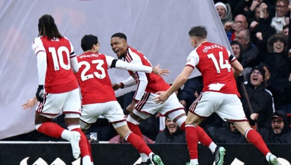 Arsenal sink Everton to join Man City at Premier League summit