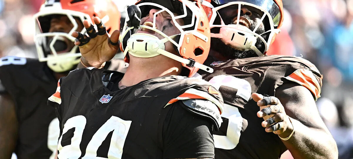 Mason Graham leaves Browns vs Steelers game with knee injury
