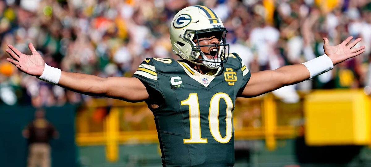 Packers fans do all the talking after Jordan Love dominates Bears