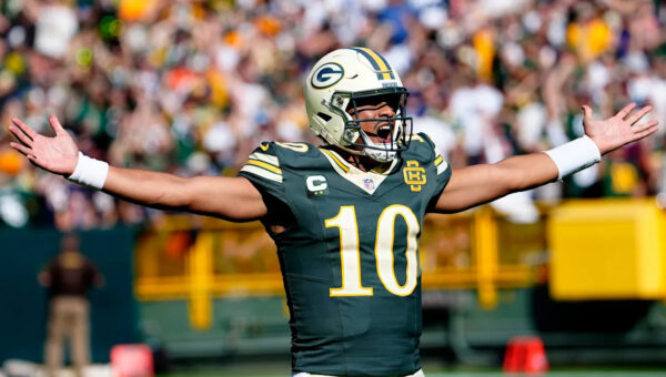 Packers fans do all the talking after Jordan Love dominates Bears