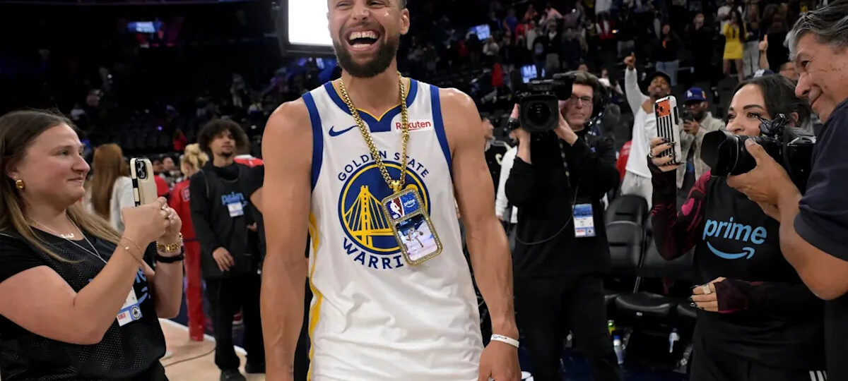 Warriors predicted to trade Kristaps Porzingis, Podz for $71M veteran duo to pair with Steph Curry