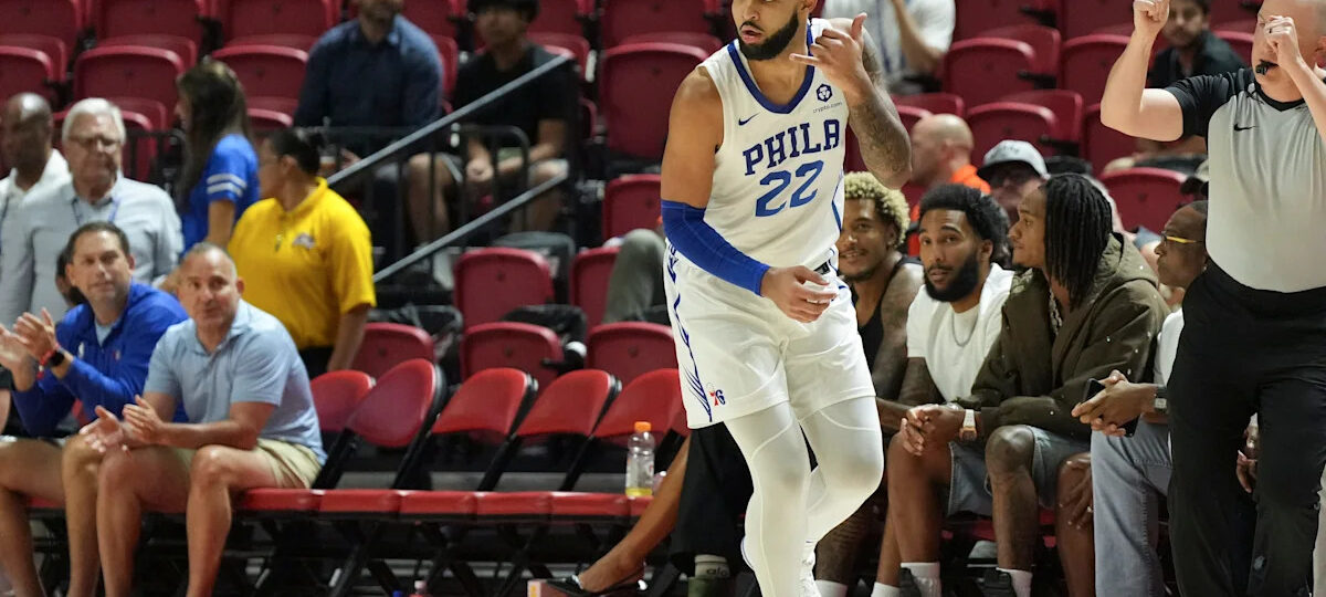 Milwaukee Bucks sign Johni Broome for training camp