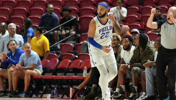 Milwaukee Bucks sign Johni Broome for training camp