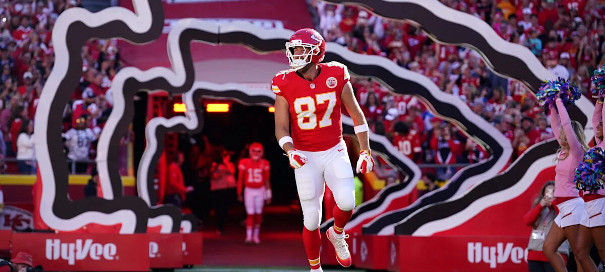 Chiefs' Travis Kelce passes Tony Gonzalez for NFL TE receiving record