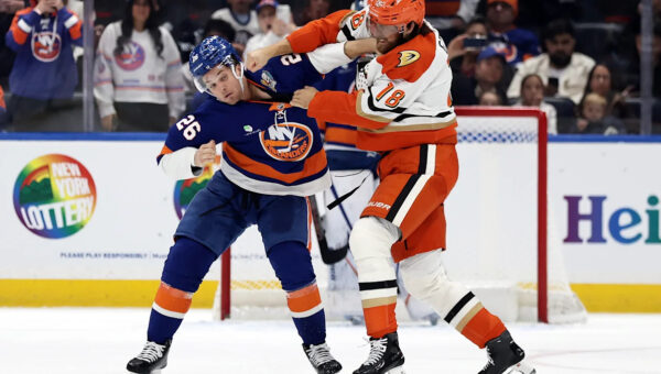 Islanders score 3 1st-period goals, beat Ducks 3-2 for 2nd straight win