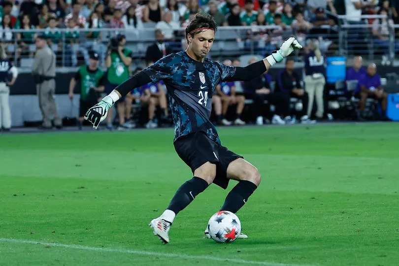 Barcelona starlet leaves lasting impression on USMNT teammates after senior debut