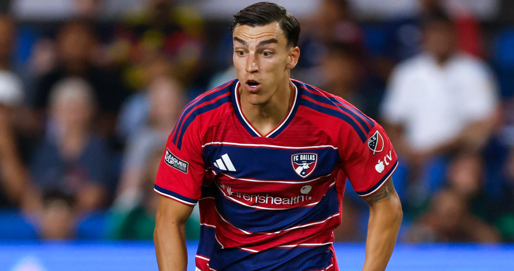 Petar Musa takes aim at Lionel Messi in Golden Boot race